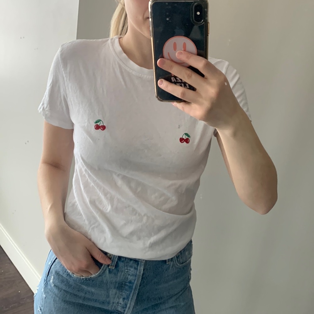 BRANDY MELVILLE - Cherries T-Shirt 🍒